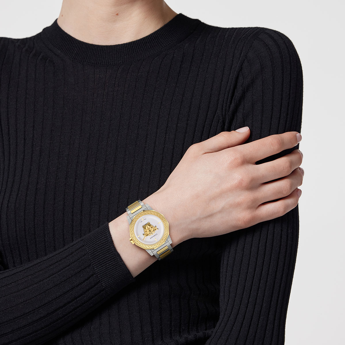 Versace Swiss Made VRSCVE7B00423 Kadın Kol Saati