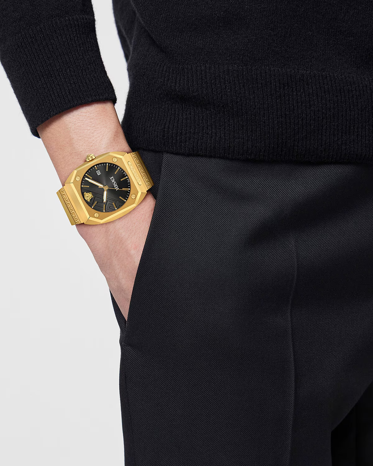 Versace VRSCVE8F00424 Erkek Kol Saati