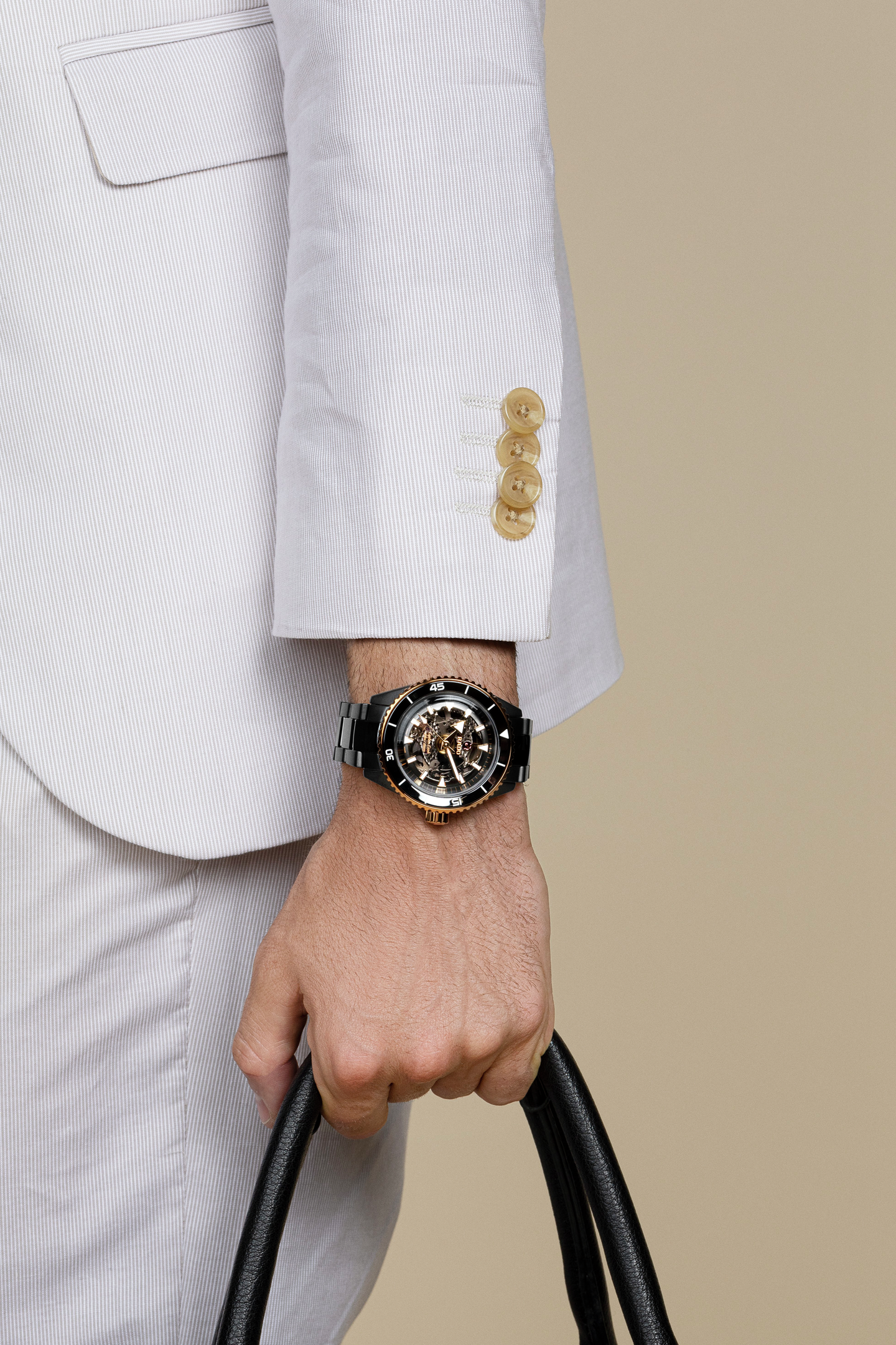 Rado Captain Cook High-Tech Ceramic Skeleton R32127162 Erkek Kol Saati