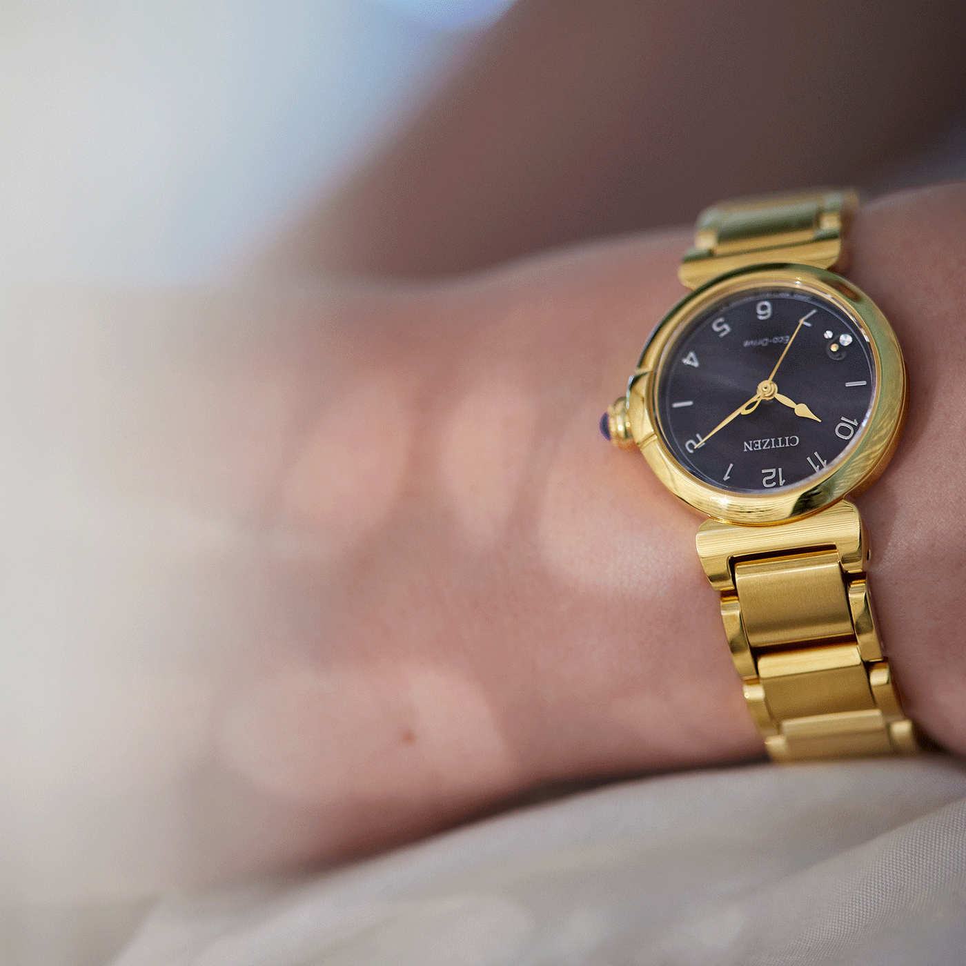 Citizen Eco-Drive EM1132-88H Kadın Kol Saati