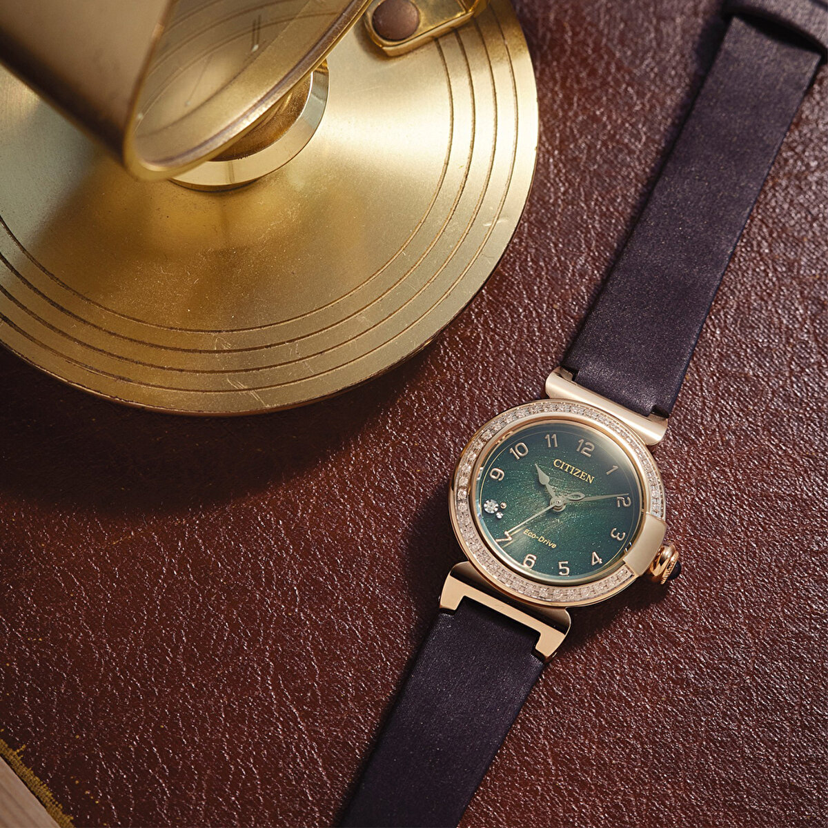 Citizen Eco-Drive EM1123-62X Pırlantalı ve Yedek Kordonlu Kadın Kol Saati