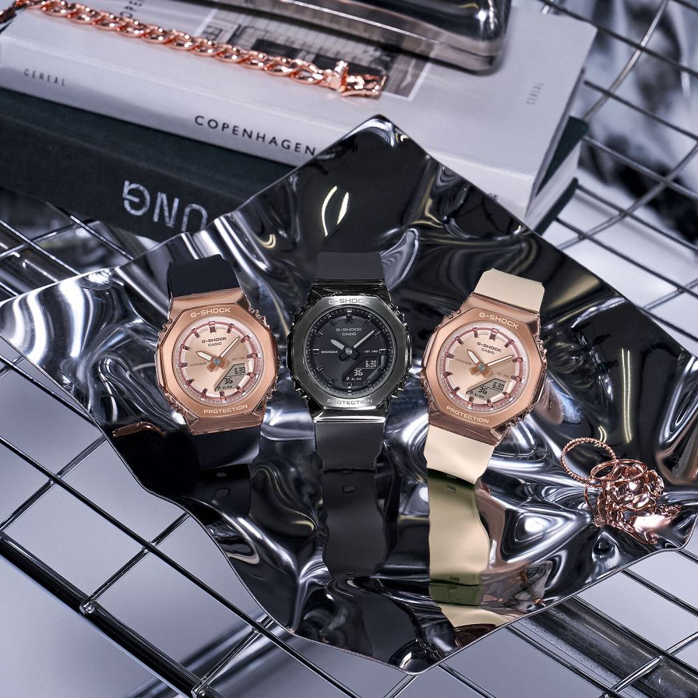 Casio G-SHOCK GM-S2110B-8ADR Kadın Kol Saati