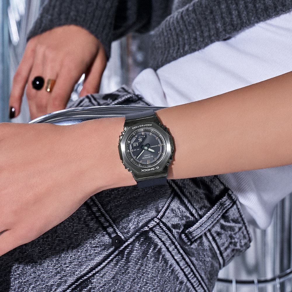 Casio G-SHOCK GM-S2110B-8ADR Kadın Kol Saati