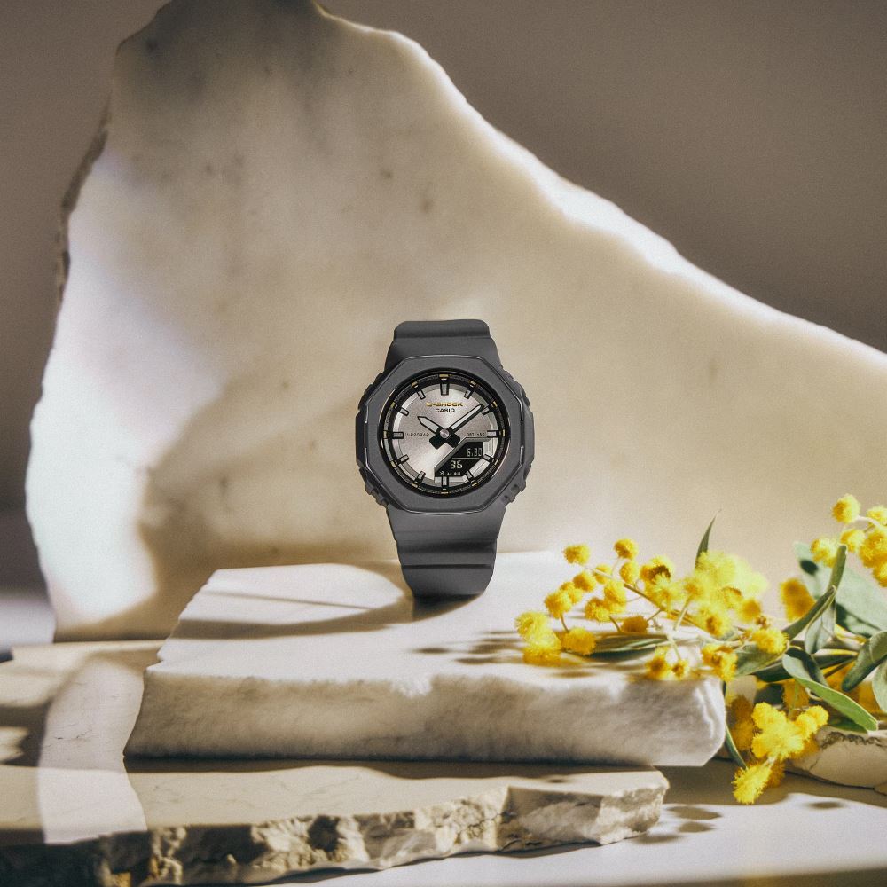 Casio G-SHOCK GMA-P2126W-8ADR Kadın Kol Saati