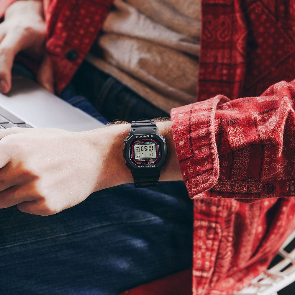 Casio G-SHOCK DW-5000R-1ADR Erkek Kol Saati