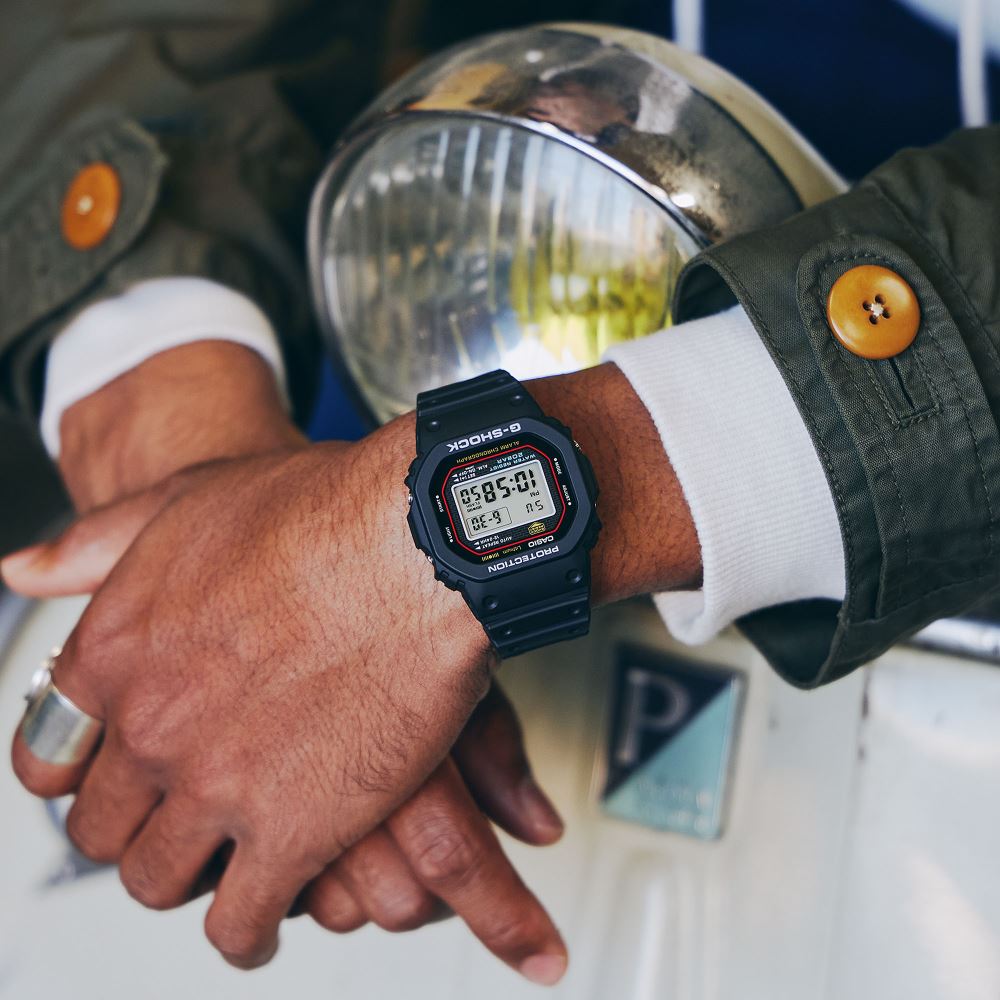 Casio G-SHOCK DW-5000R-1ADR Erkek Kol Saati